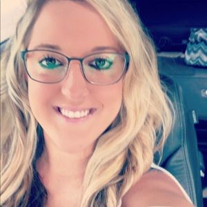 Meet your Posher, Alexia